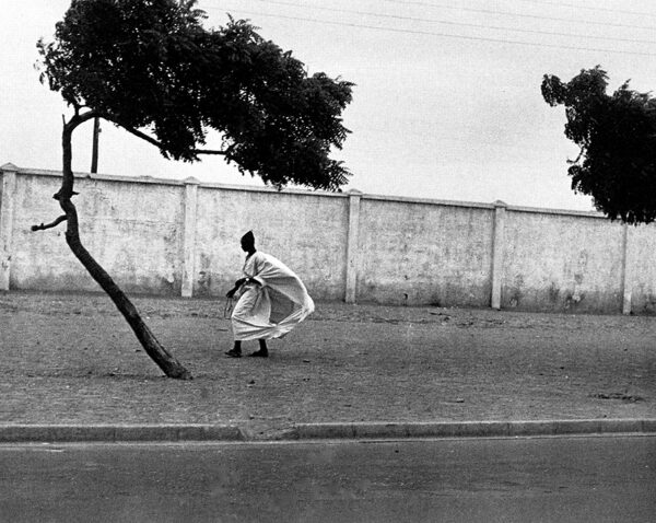 FP3 Wexner Ming Smith 01 Dakar Roadside With Figures, FotoFocus Cincinnati